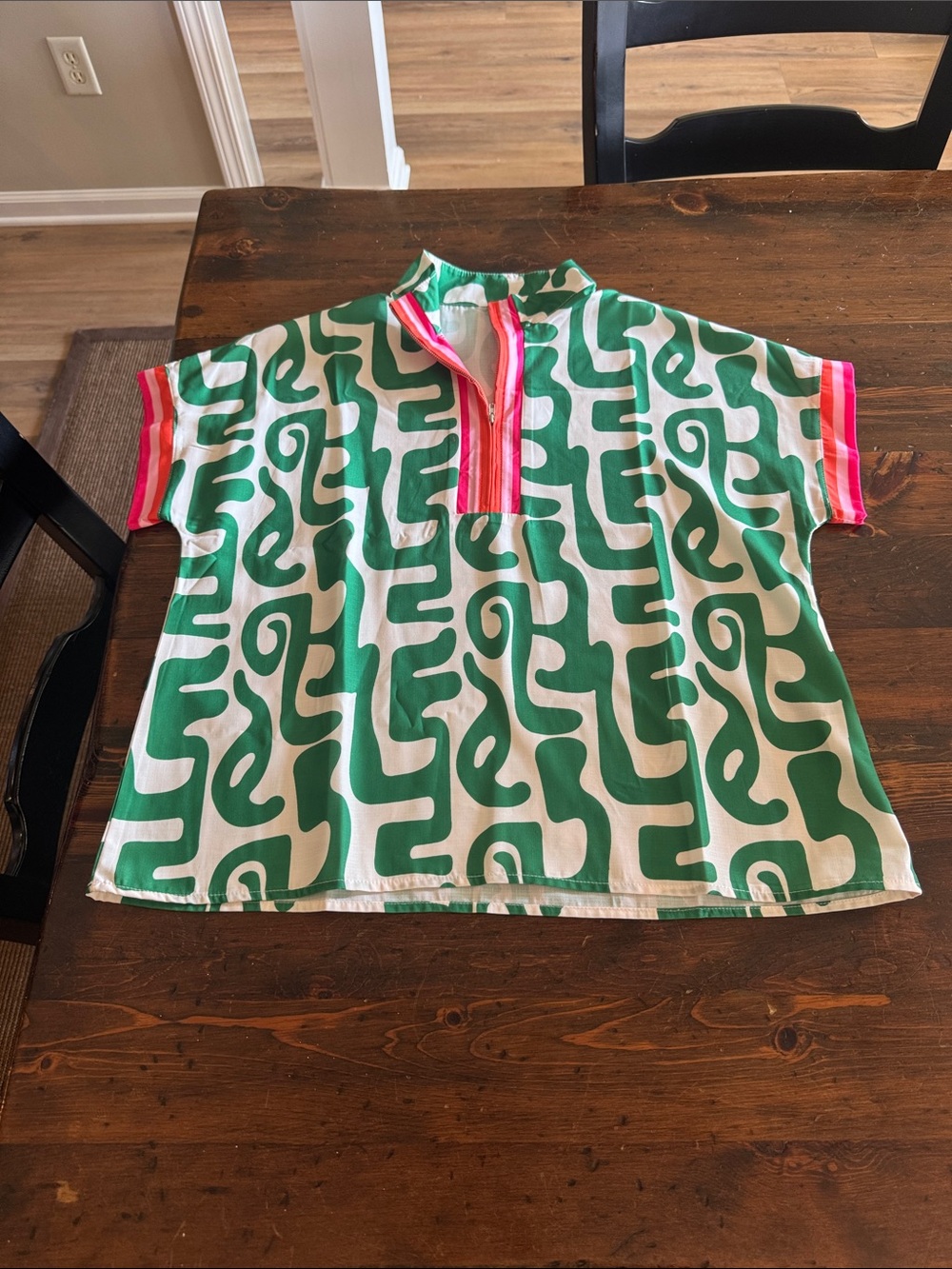 Women’s Green & White Patterned Short Sleeve Top with Pink Trim